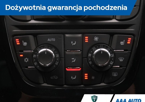 Opel Astra cena 30000 przebieg: 167772, rok produkcji 2015 z Sieradz małe 277
